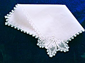 handkerchiefs - pineapple (4 inches).JPG (18534 bytes)