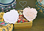 sachet batten lace heart (2.5).JPG (19639 bytes)