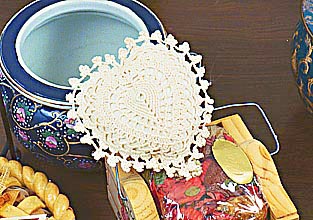 sachet crochet heart ecru.JPG (38357 bytes)